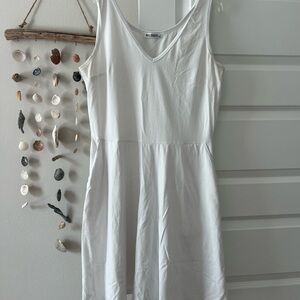White Sleeveless V-Neck Athletic Midi Dress W/ Pockets
